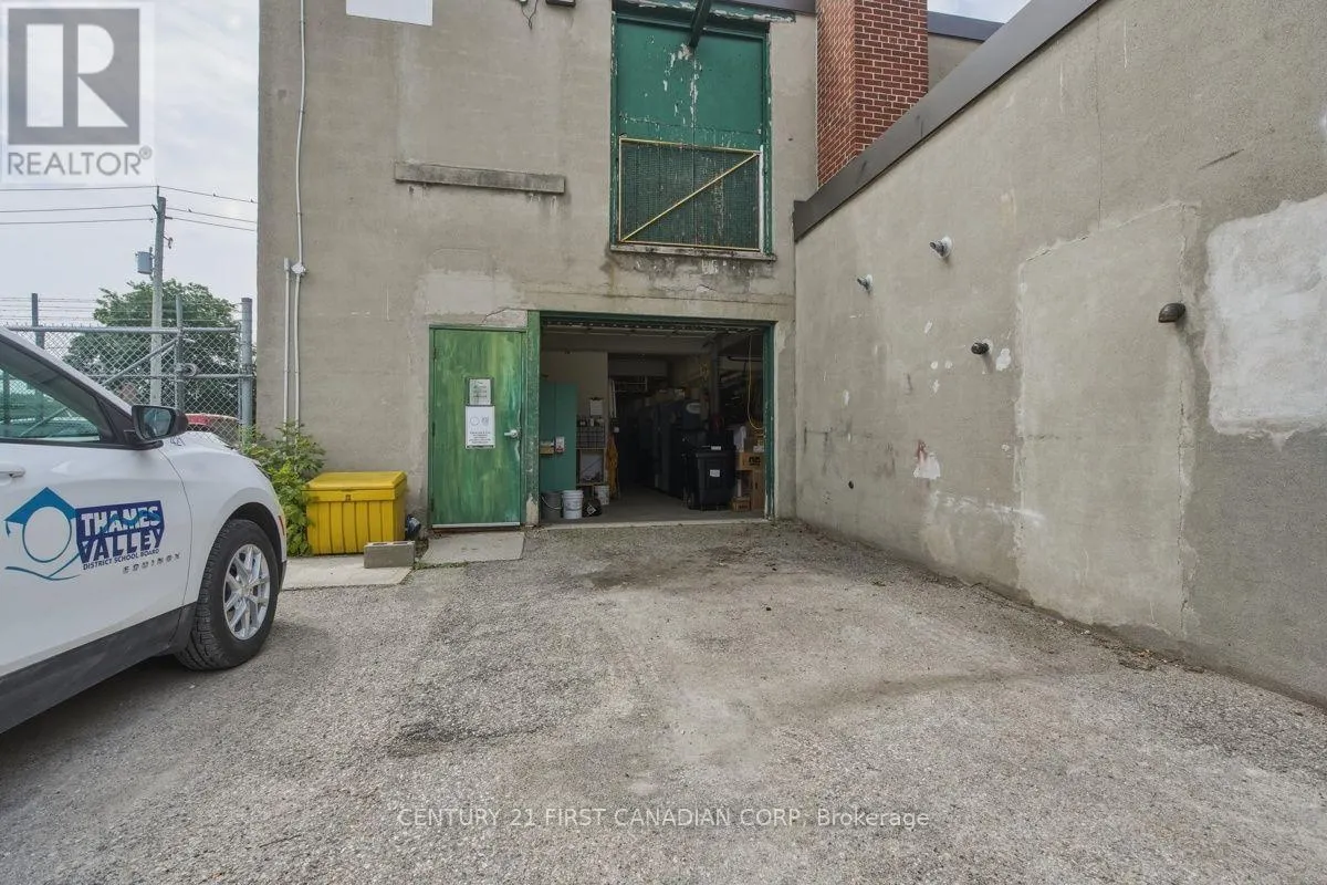 745 HOUNSFIELD STREET