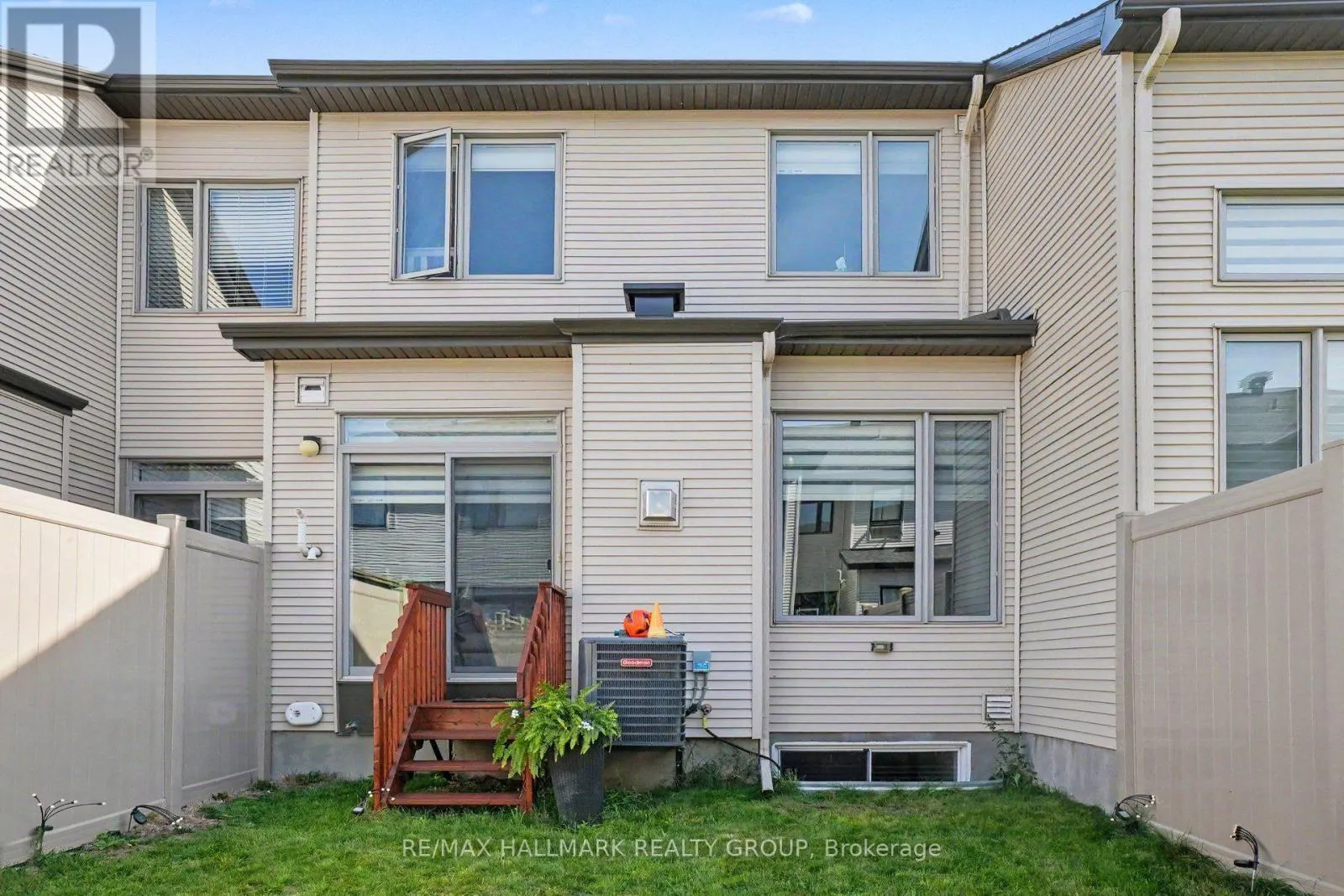 756 CAIRN CRESCENT