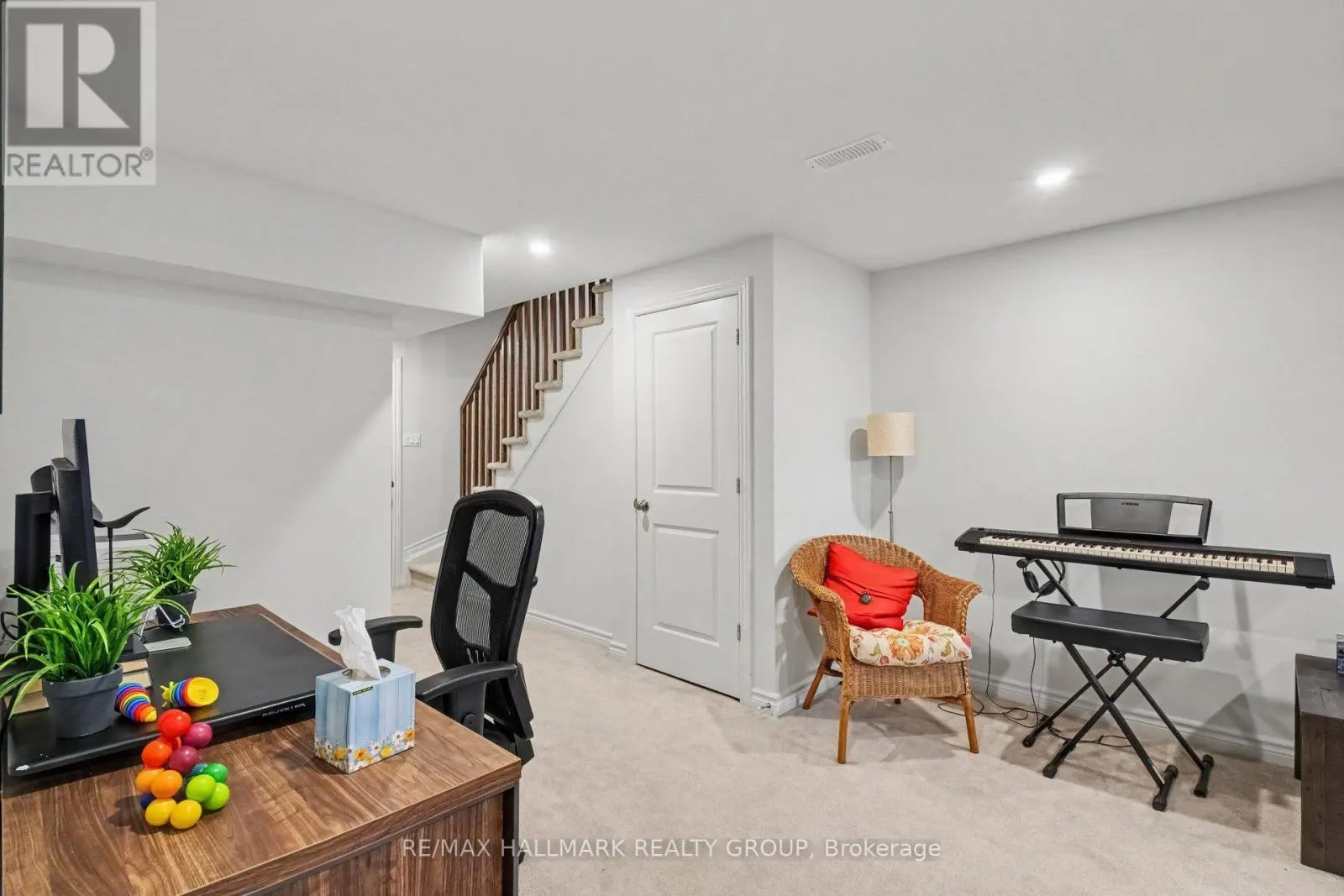 756 CAIRN CRESCENT