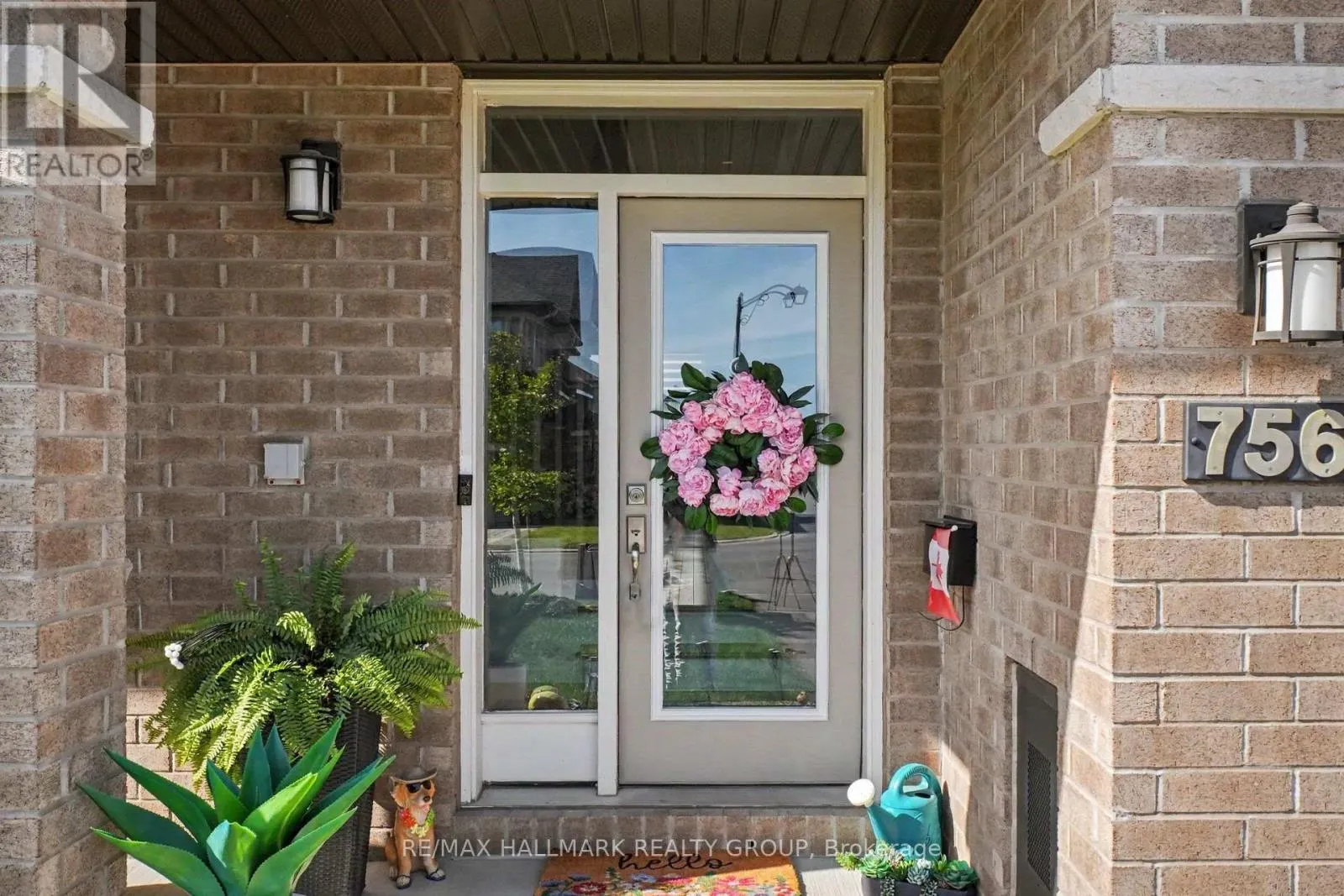 756 CAIRN CRESCENT