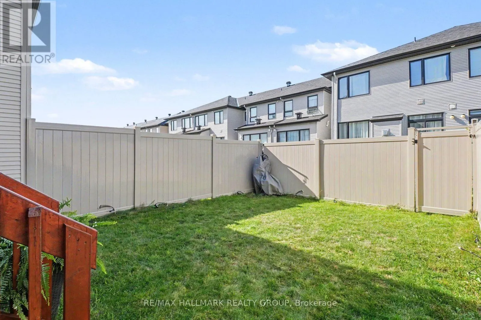 756 CAIRN CRESCENT