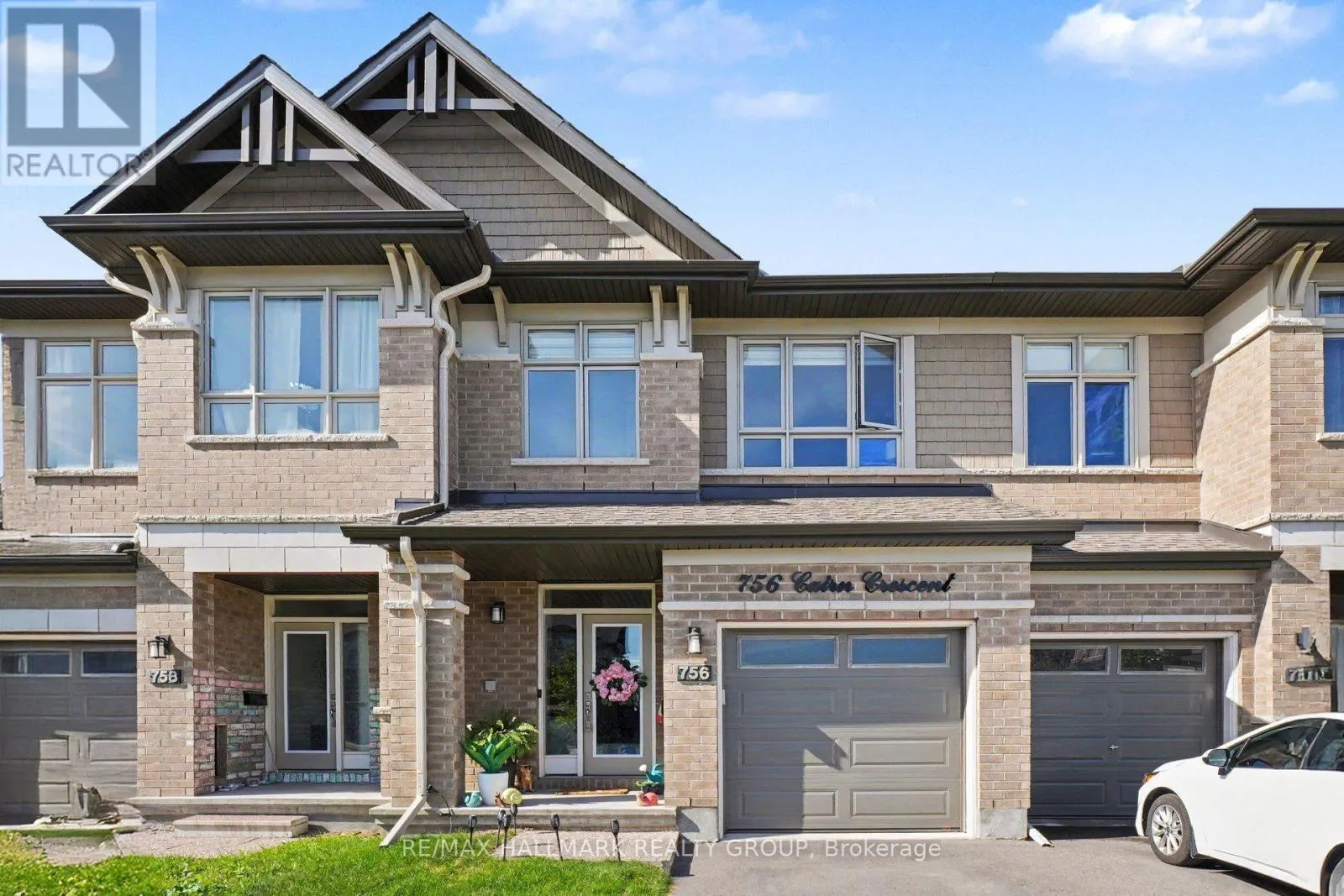 756 CAIRN CRESCENT