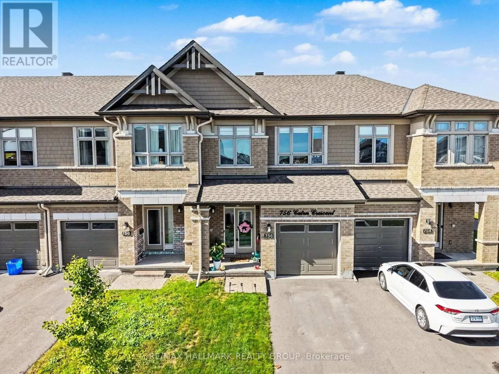 756 CAIRN CRESCENT