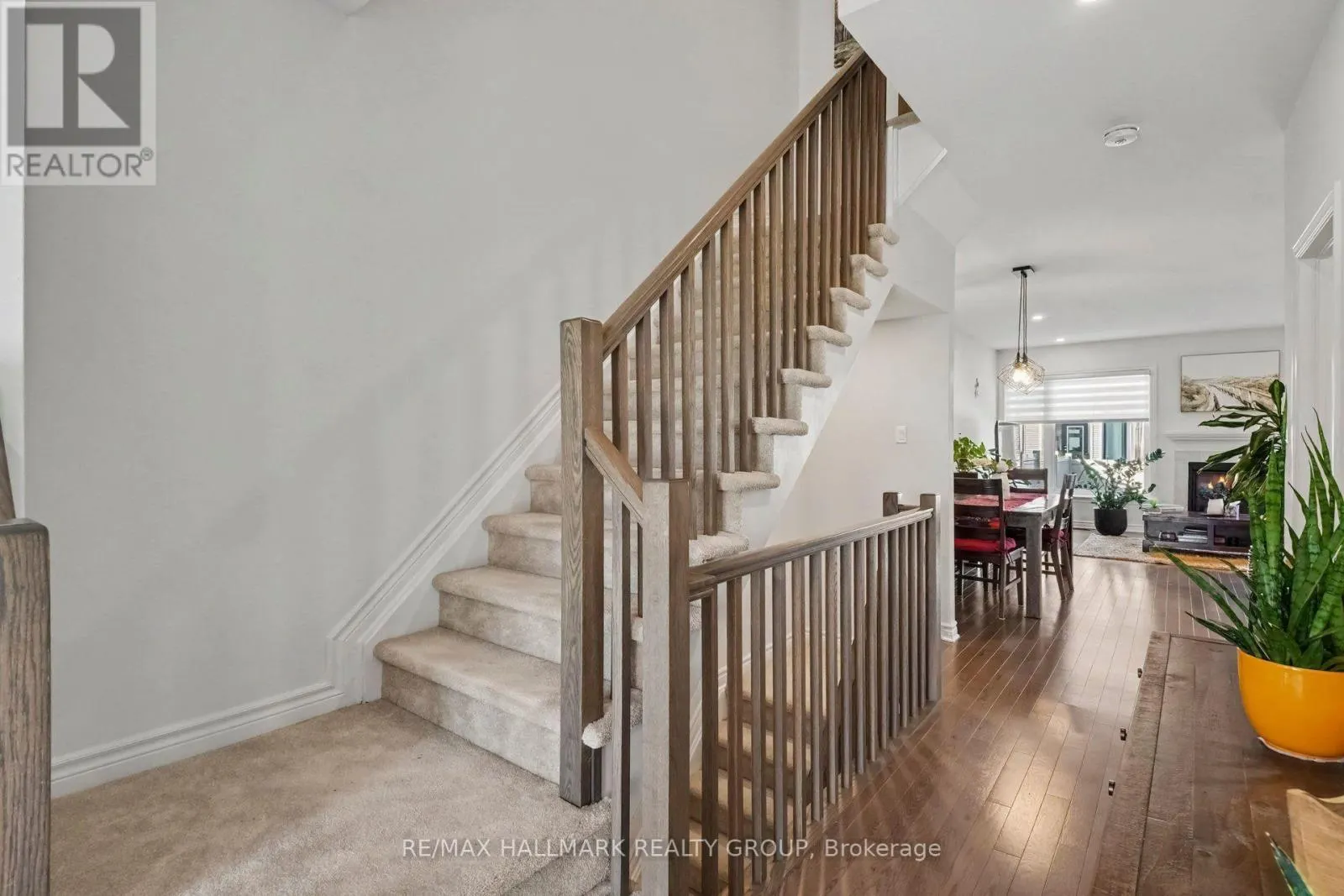756 CAIRN CRESCENT