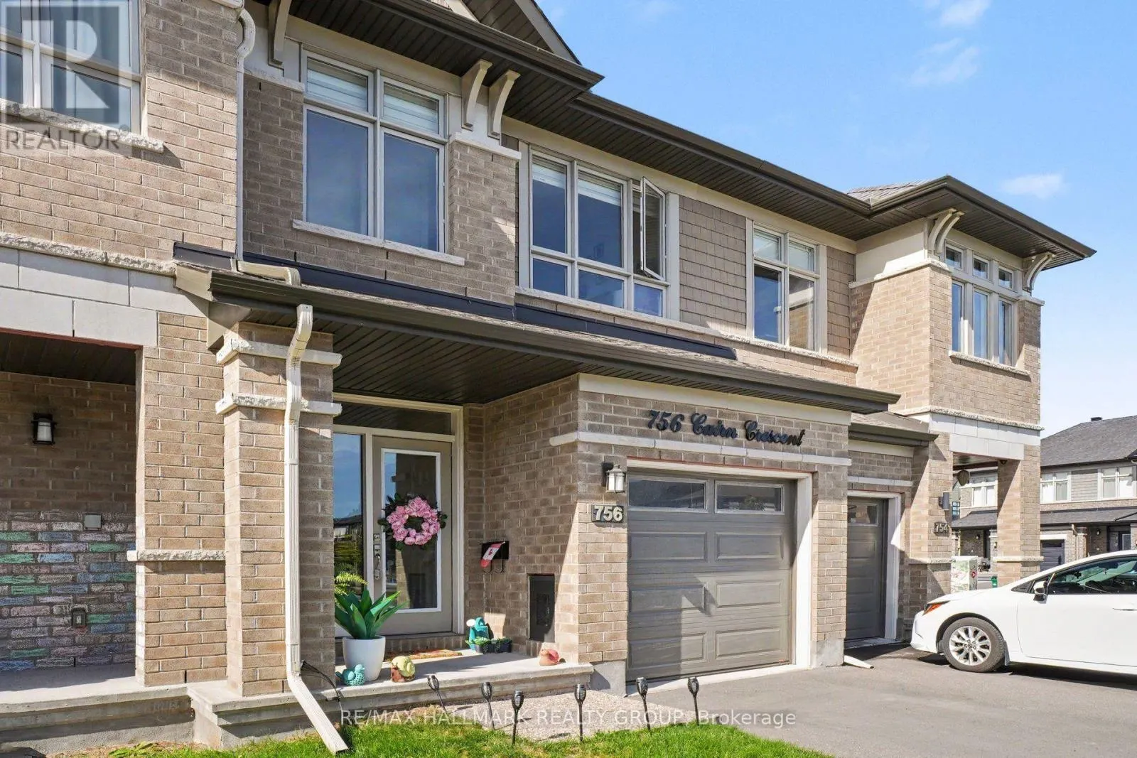 756 CAIRN CRESCENT