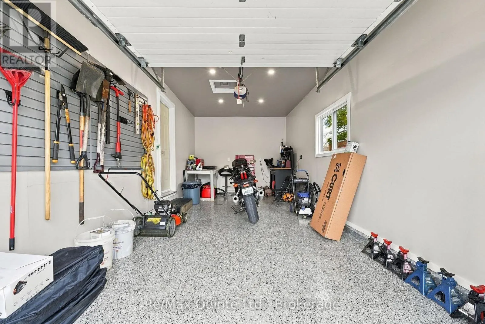 111 CANNIFTON ROAD N