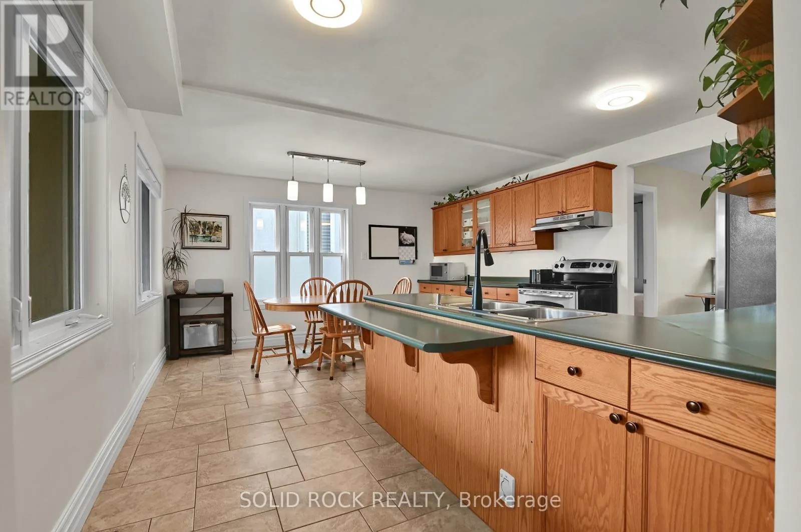 253 COTE-ROYALE CRESCENT