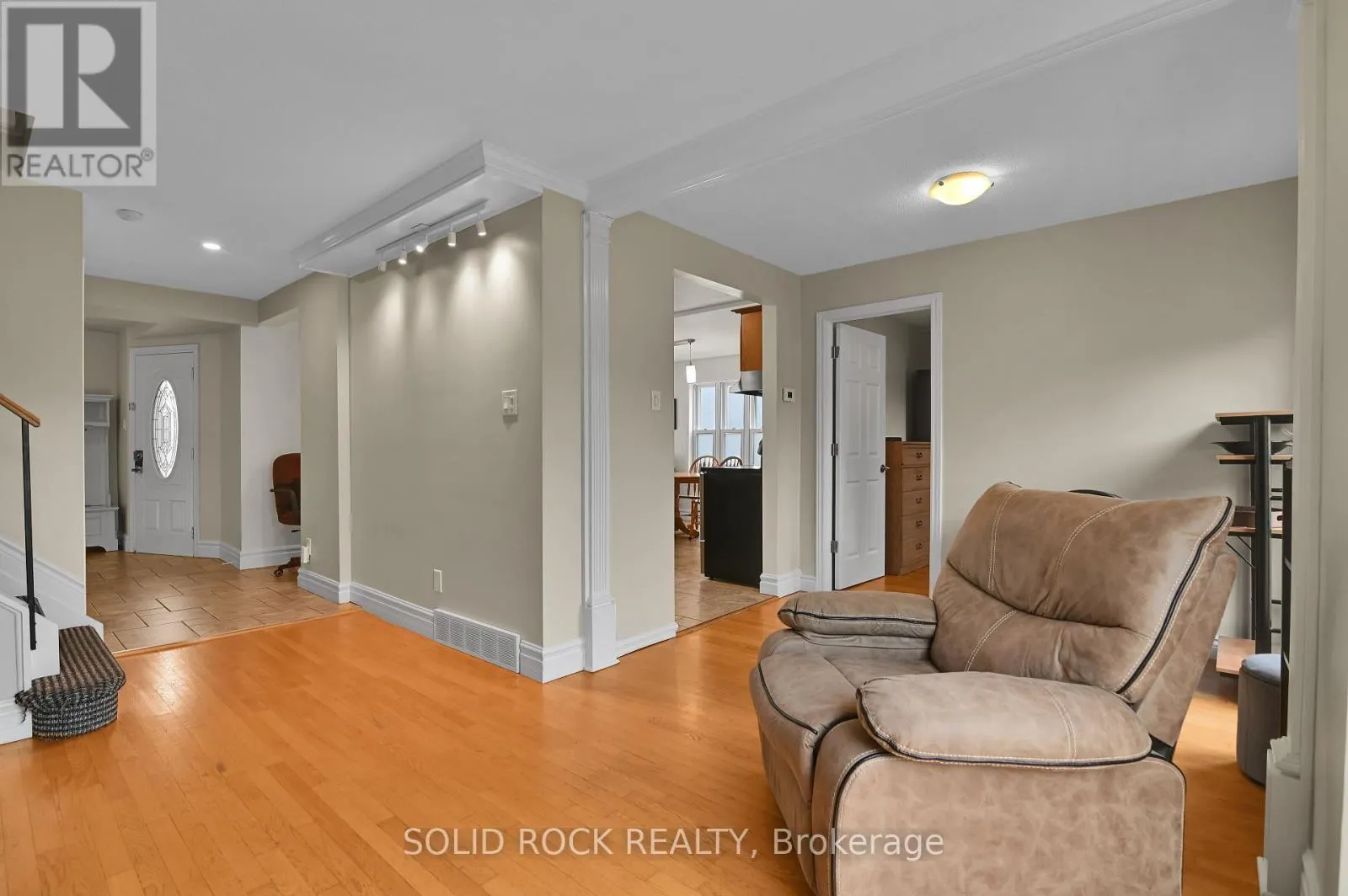 253 COTE-ROYALE CRESCENT