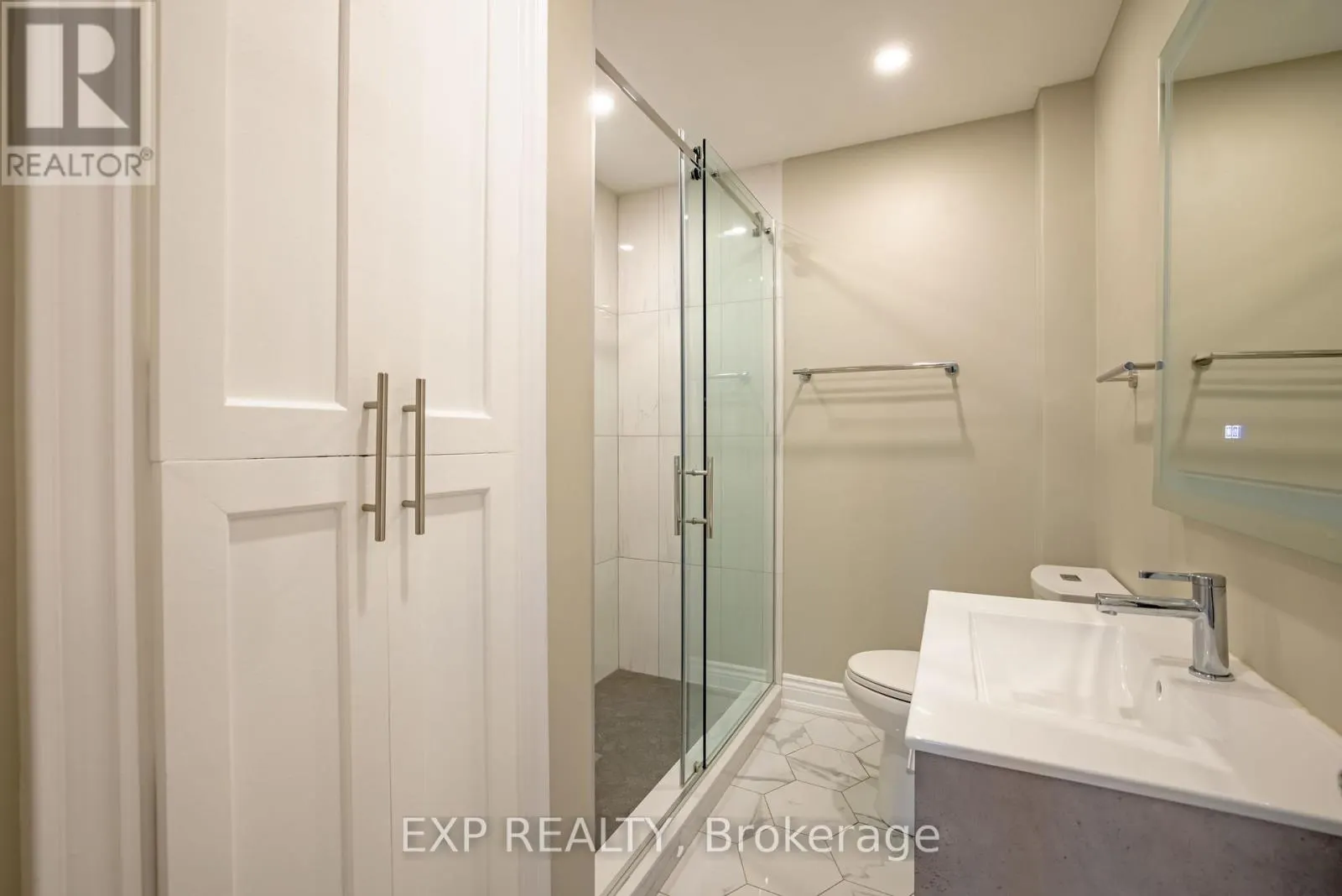 UPPER - 293 MCALPINE AVENUE S #Upper