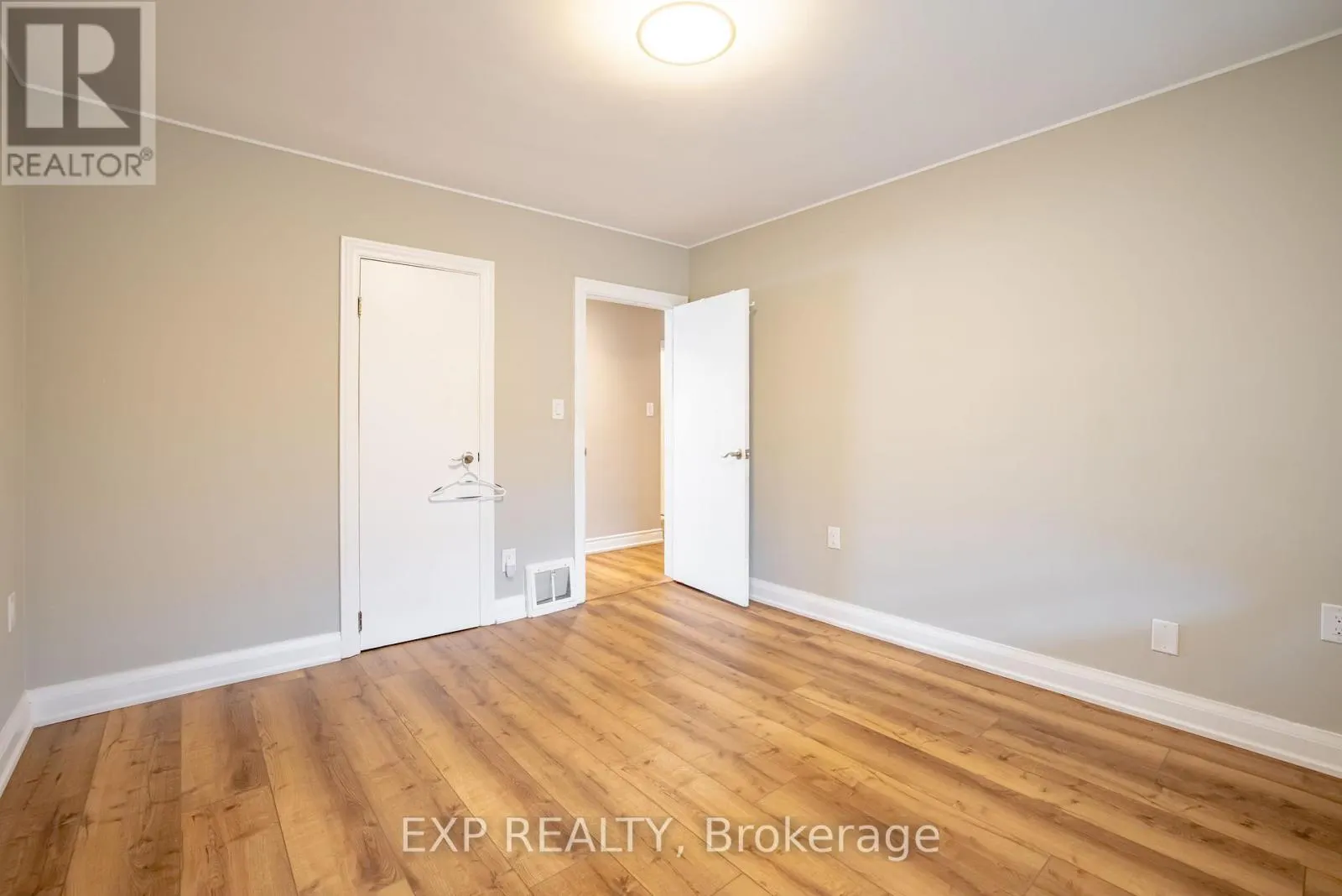 UPPER - 293 MCALPINE AVENUE S #Upper