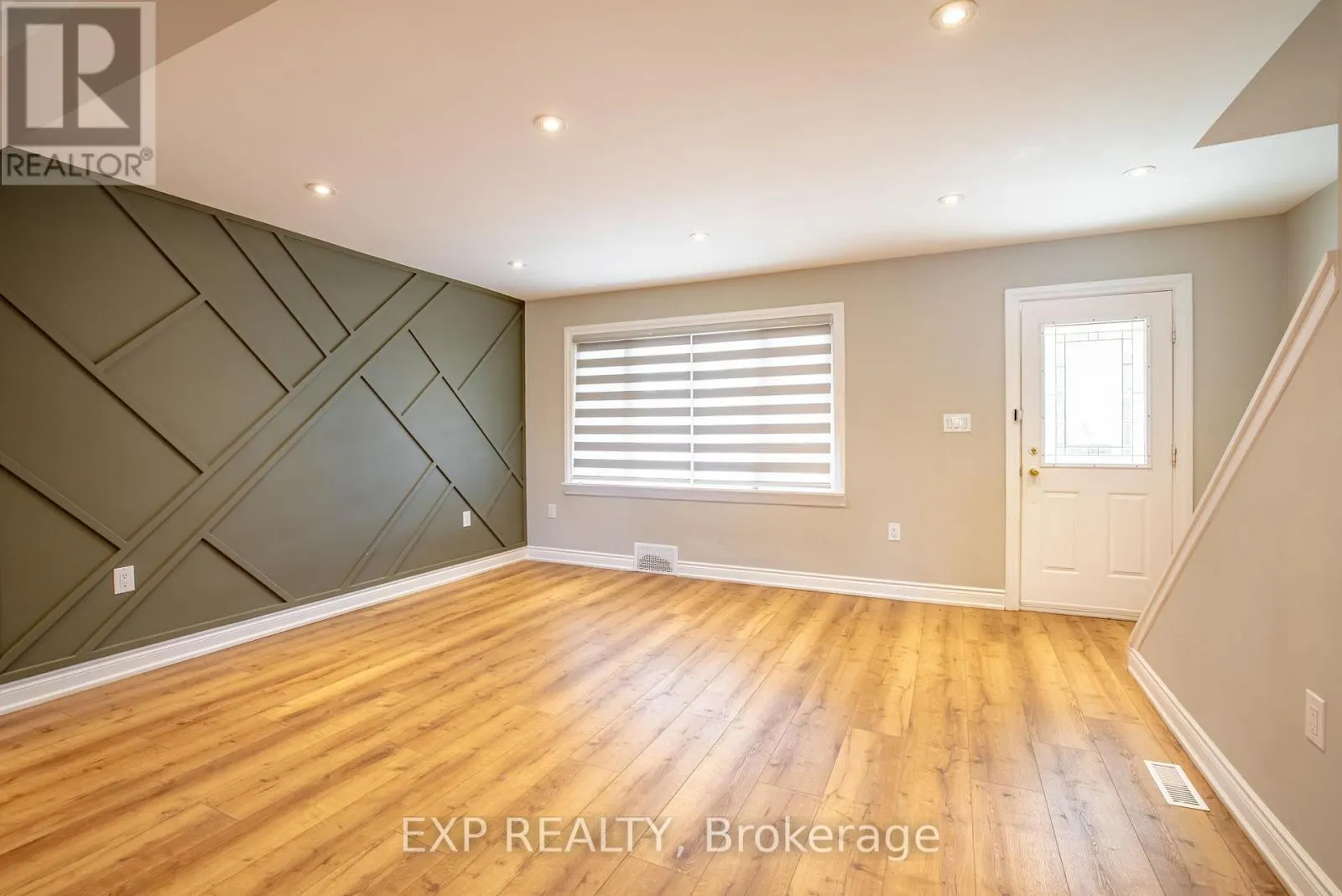UPPER - 293 MCALPINE AVENUE S #Upper