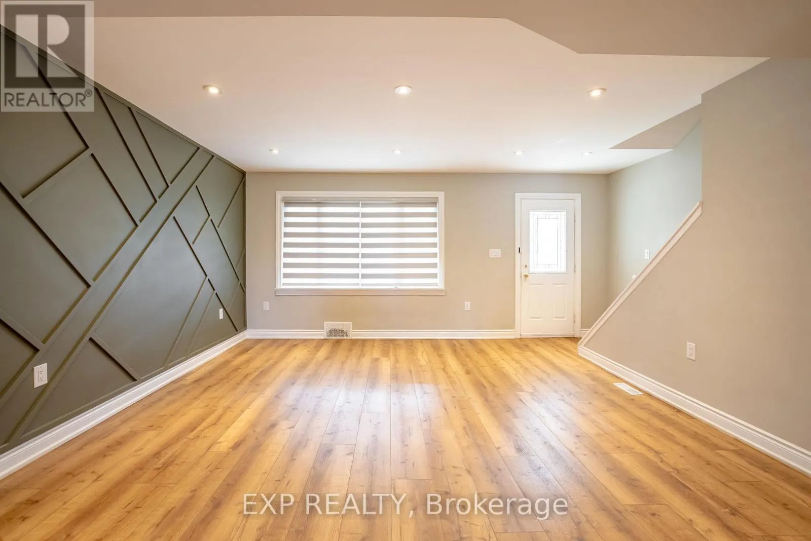 UPPER - 293 MCALPINE AVENUE S #Upper