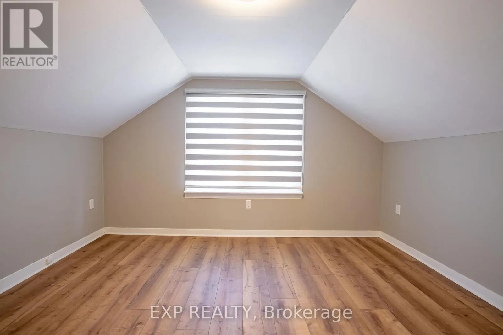 UPPER - 293 MCALPINE AVENUE S #Upper