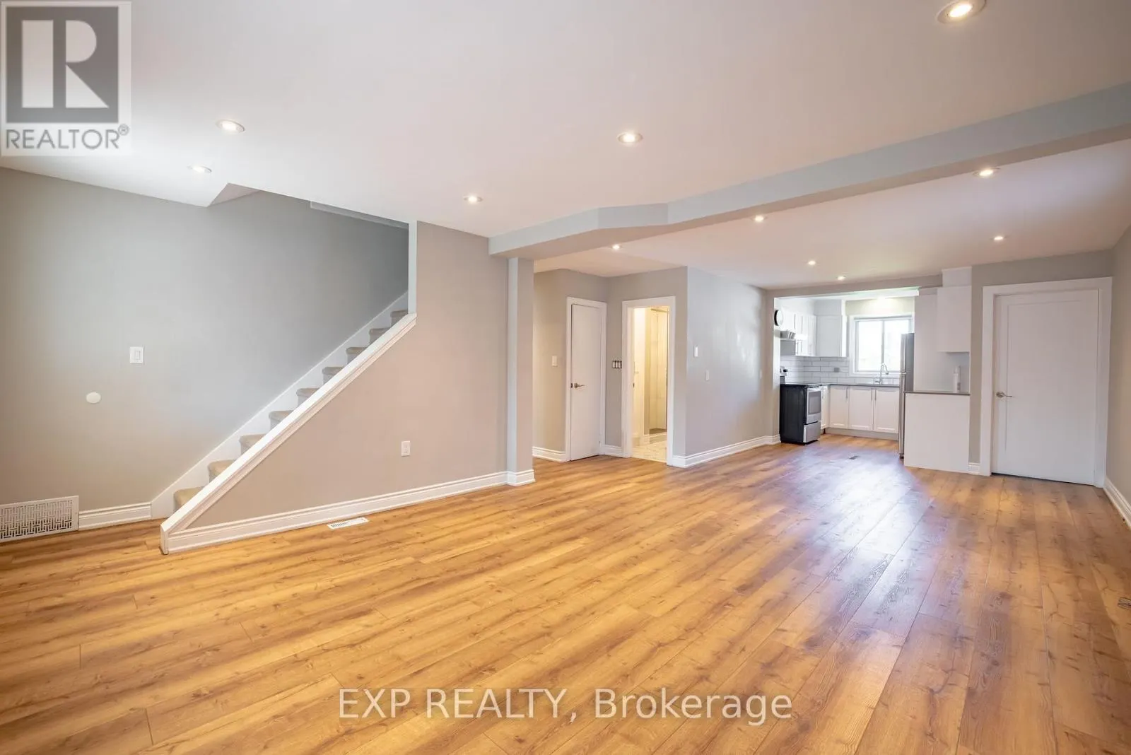 UPPER - 293 MCALPINE AVENUE S #Upper