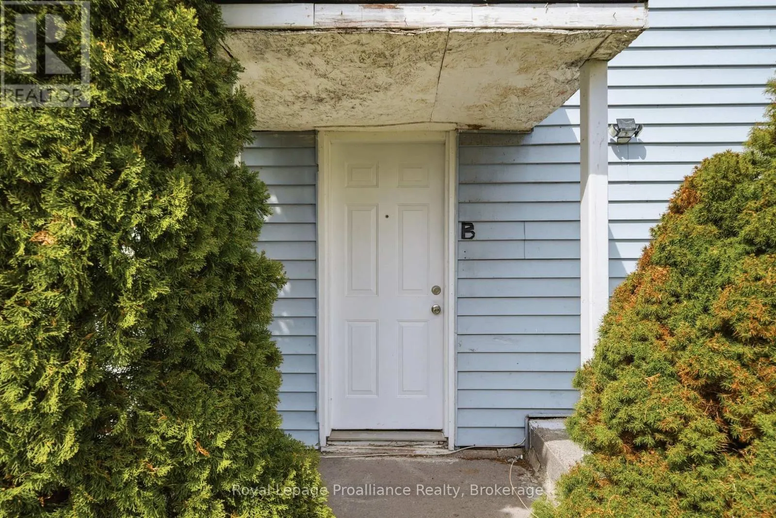 199 DUNDAS STREET E
