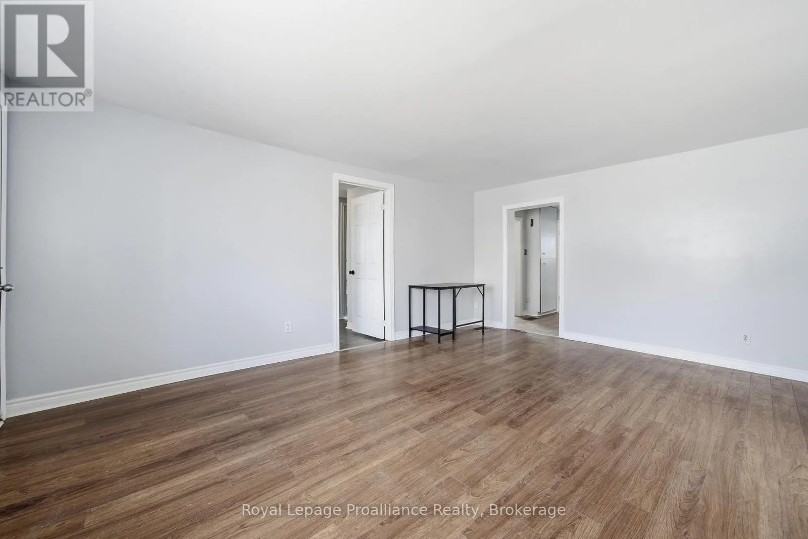 199 DUNDAS STREET E