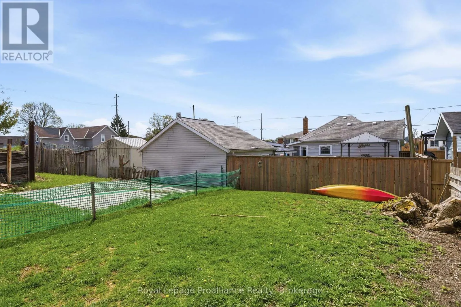 199 DUNDAS STREET E