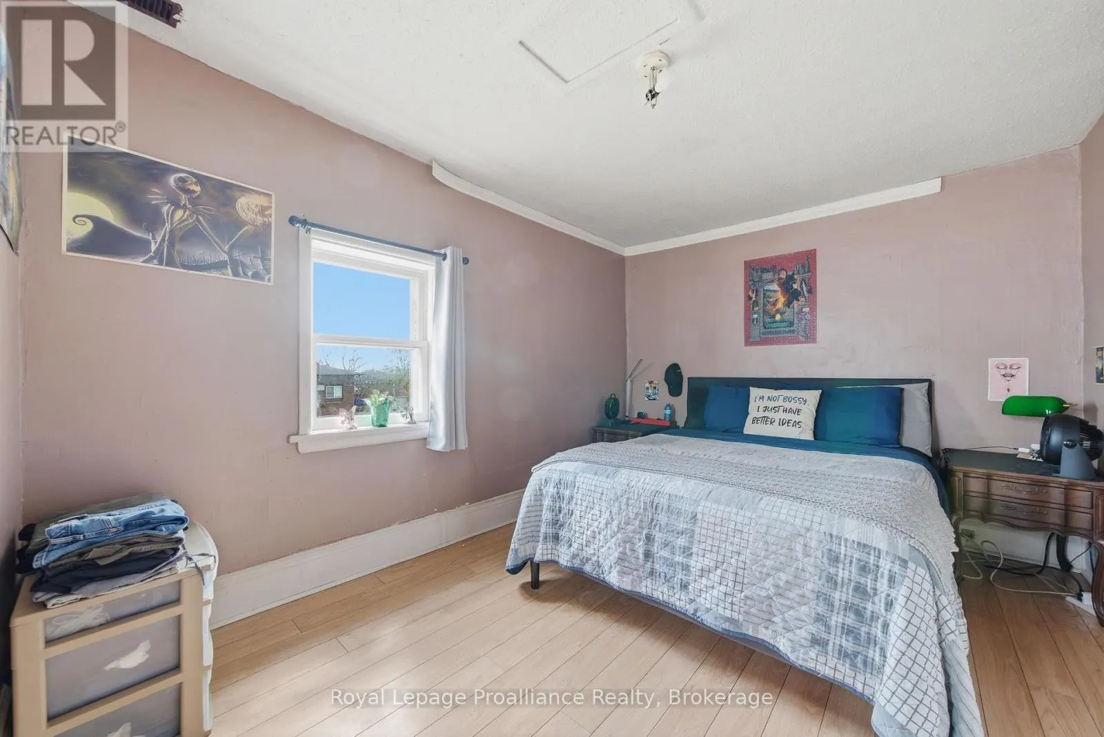 199 DUNDAS STREET E