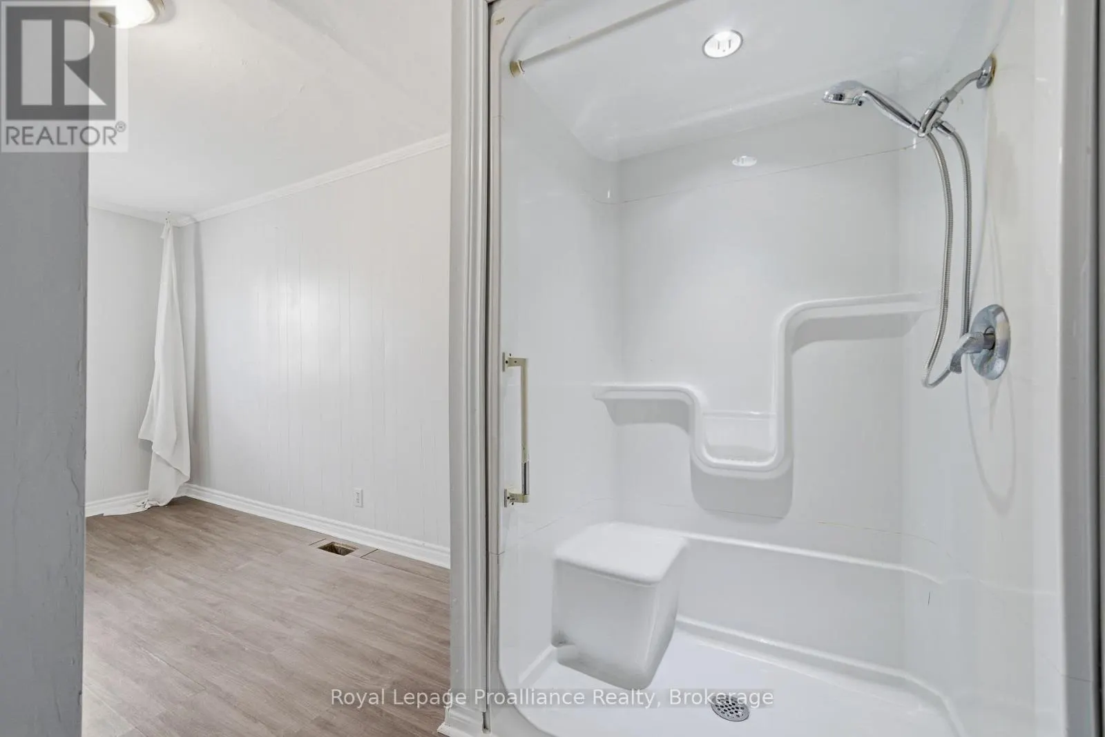 199 DUNDAS STREET E