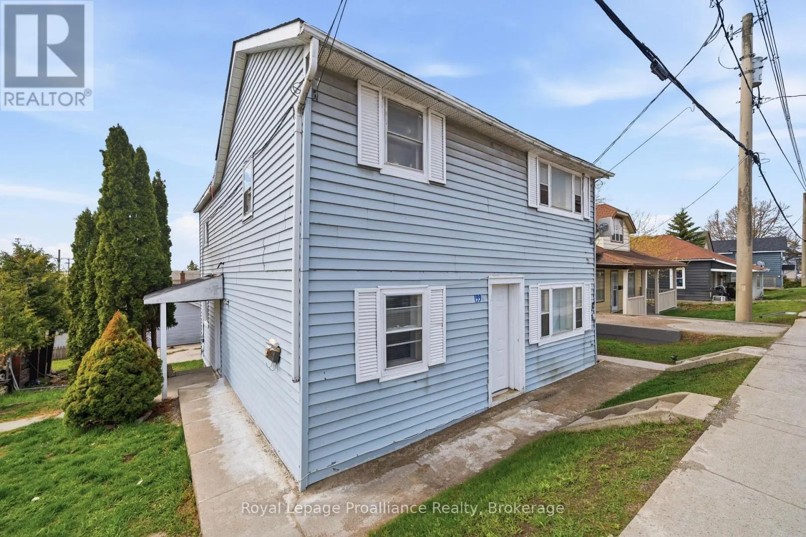 199 DUNDAS STREET E