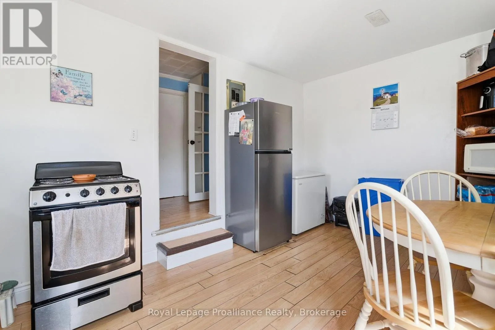199 DUNDAS STREET E
