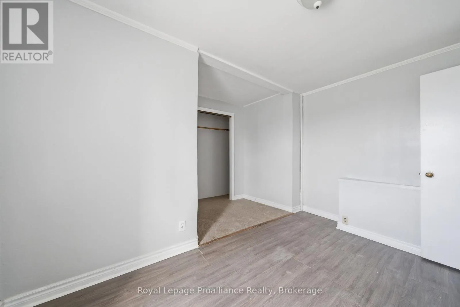 199 DUNDAS STREET E