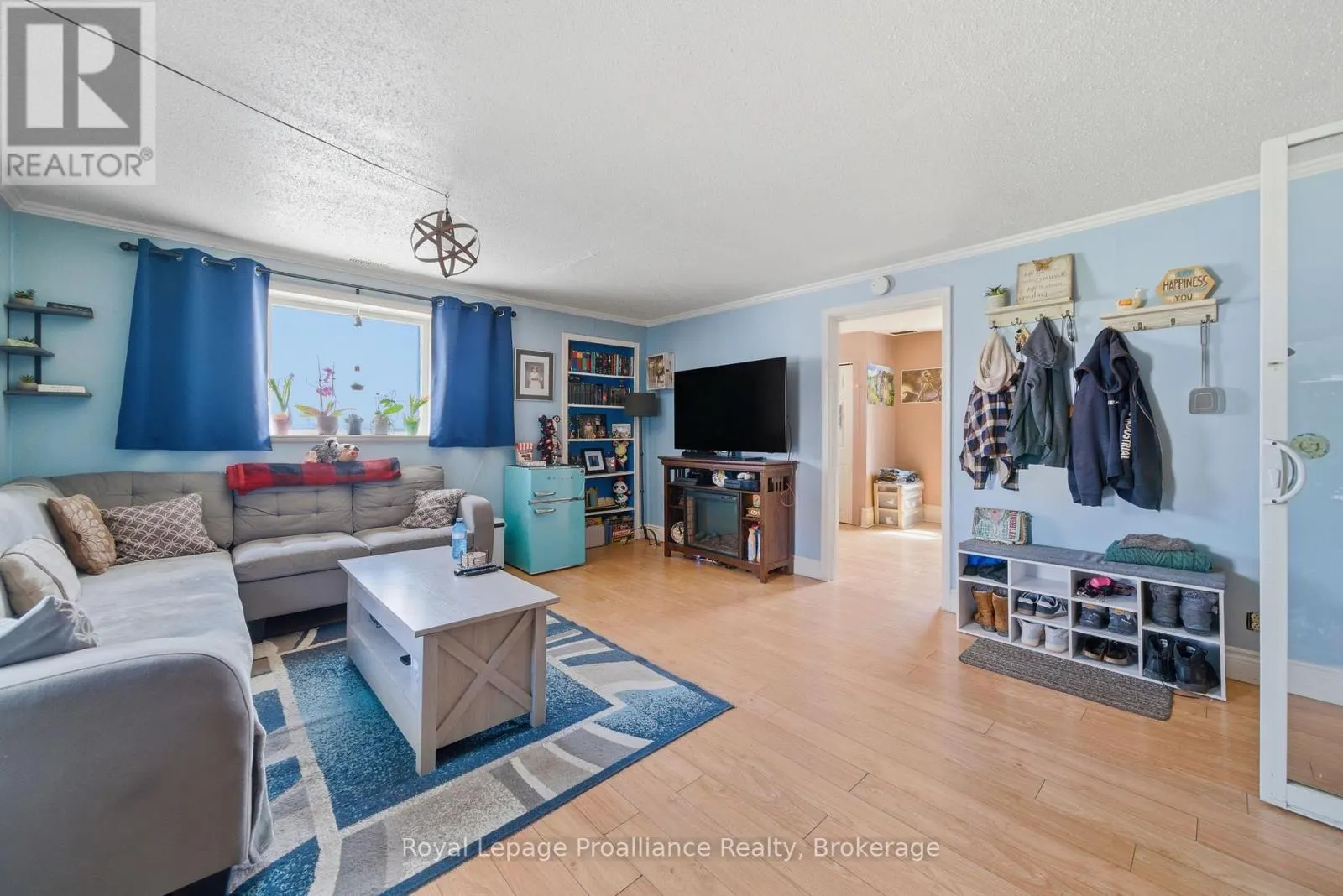 199 DUNDAS STREET E