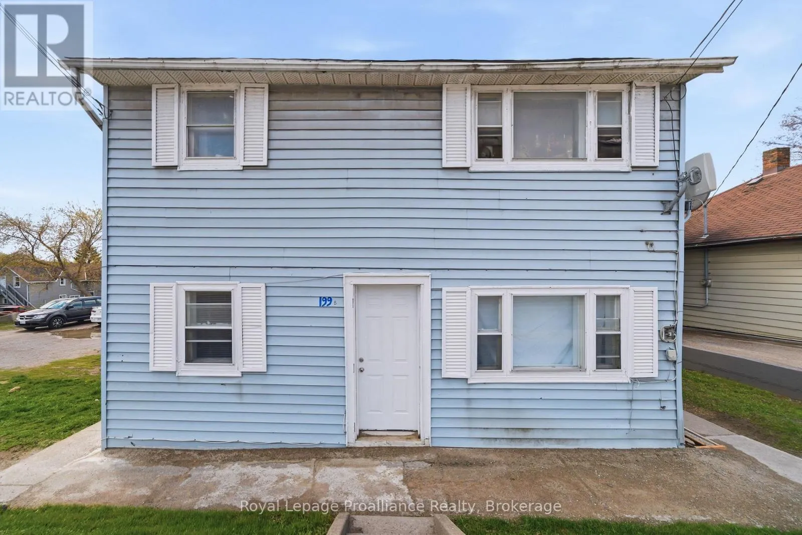 199 DUNDAS STREET E