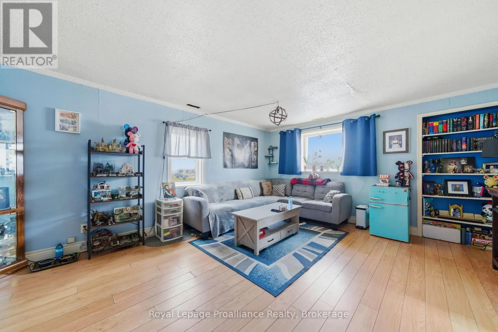 199 DUNDAS STREET E