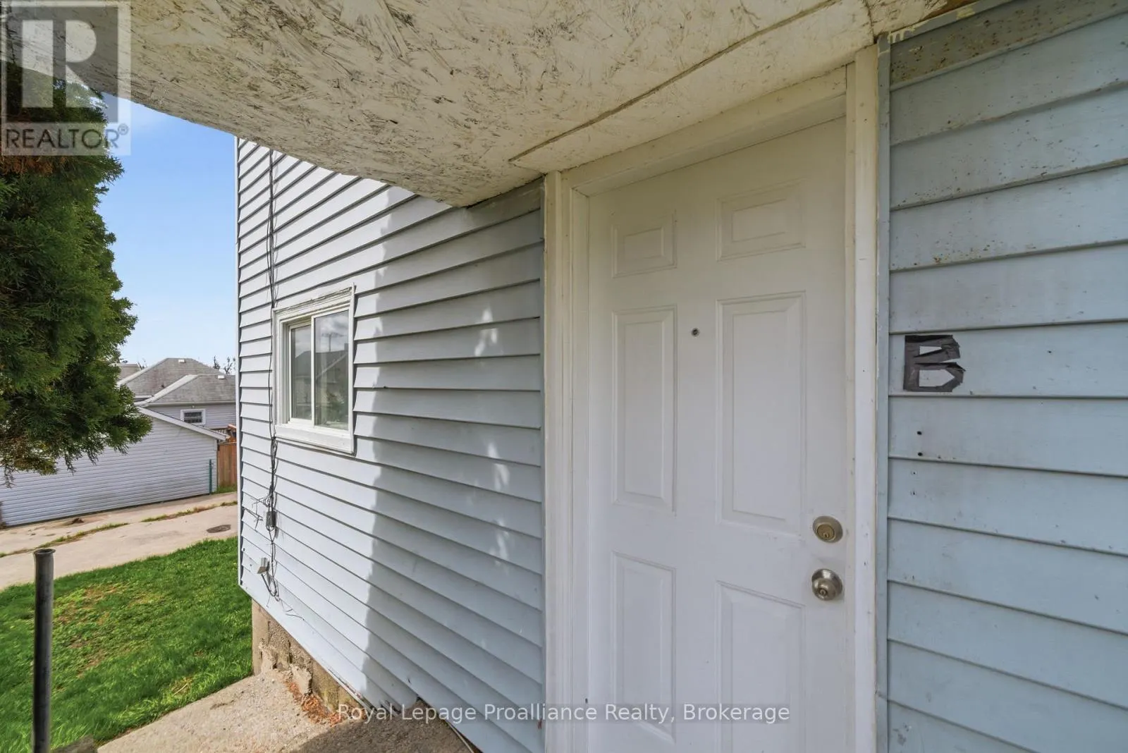 199 DUNDAS STREET E