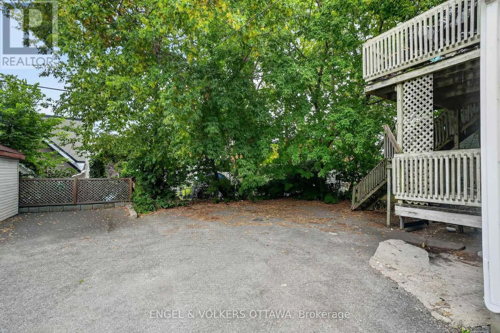 193 DESCHAMPS AVENUE