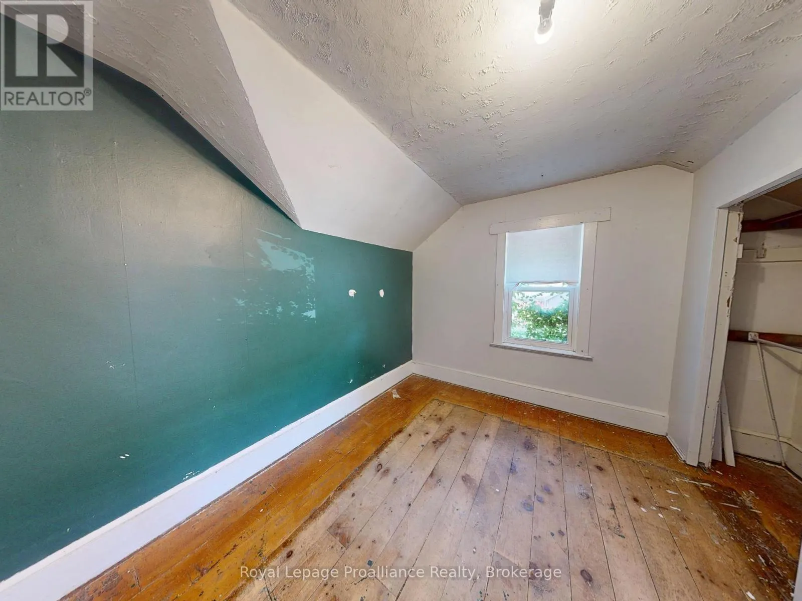 166 BURNHAM STREET