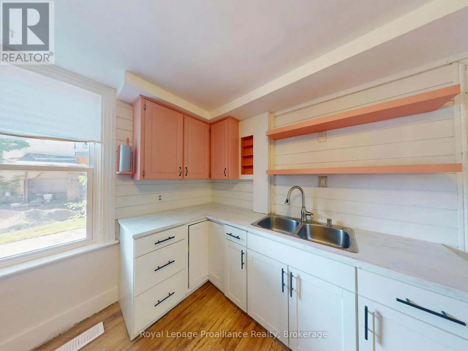166 BURNHAM STREET
