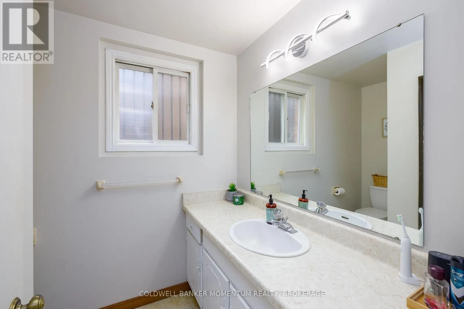 7439 NASRULLAH CRESCENT