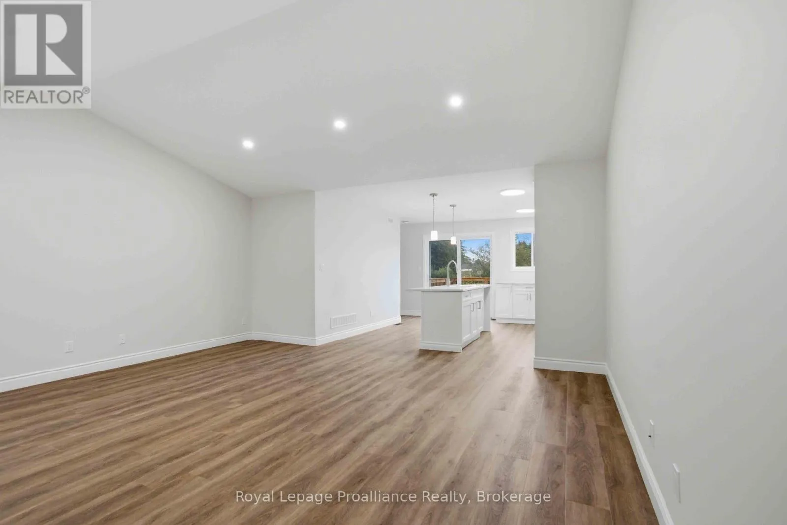 33 CLAYTON JOHN AVENUE