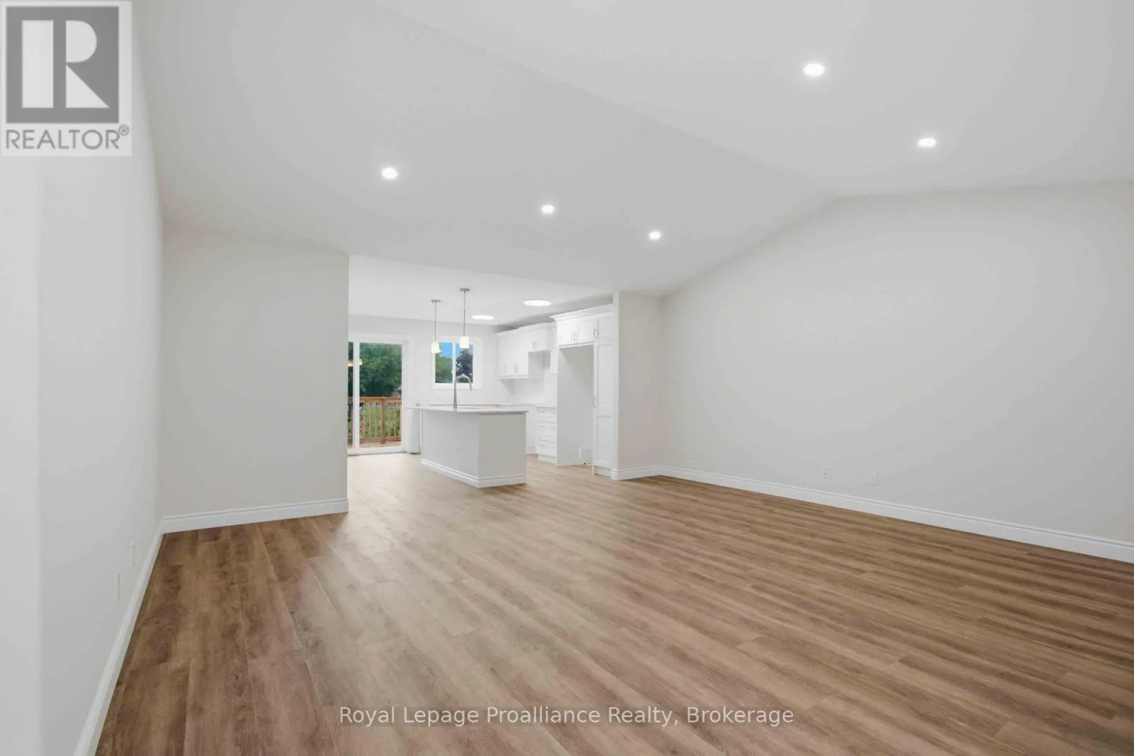 33 CLAYTON JOHN AVENUE