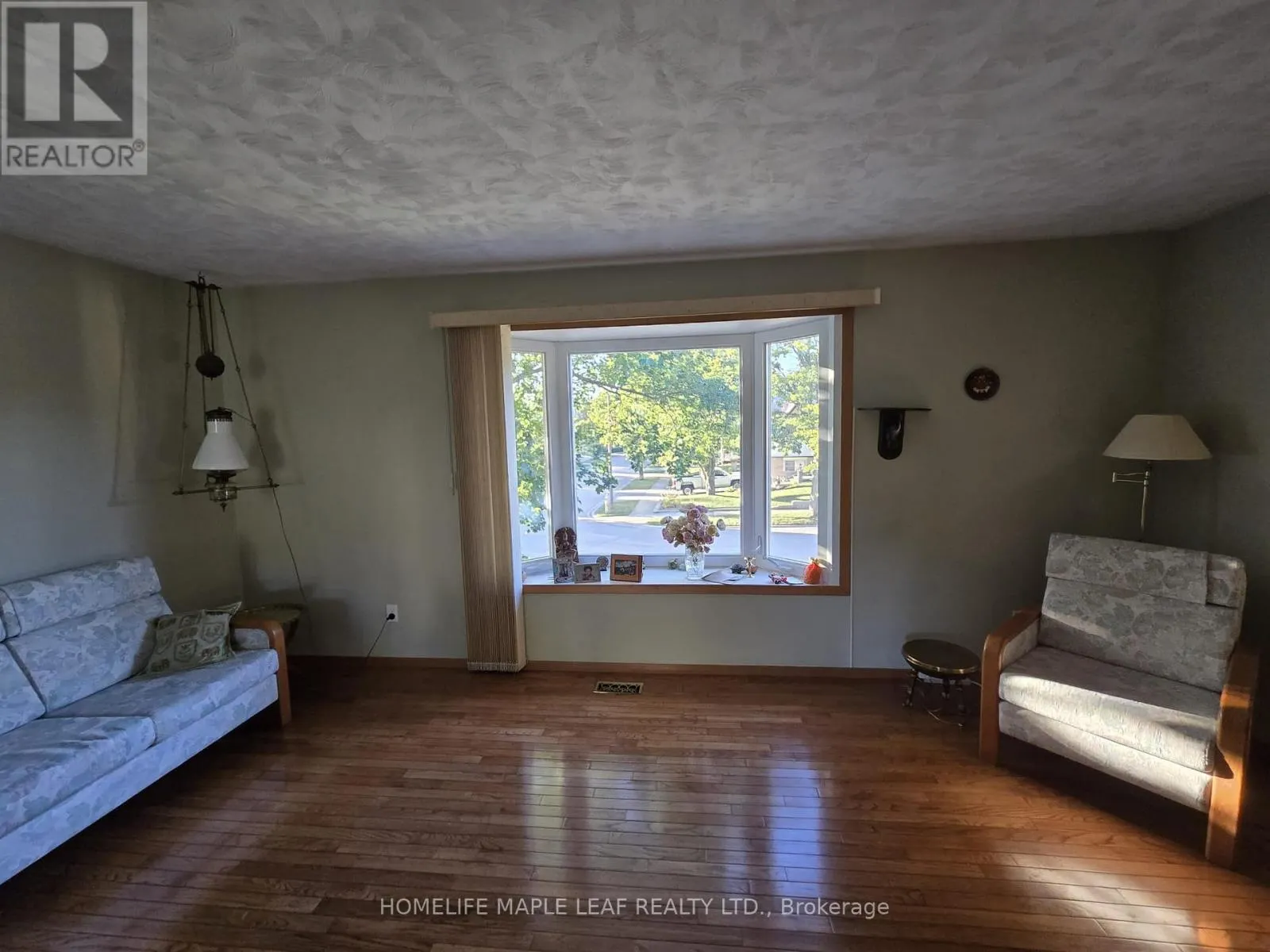 410 LAKEVIEW DRIVE