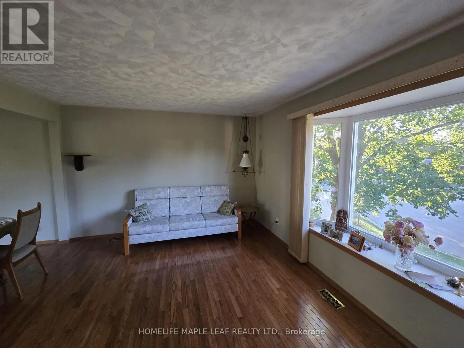 410 LAKEVIEW DRIVE