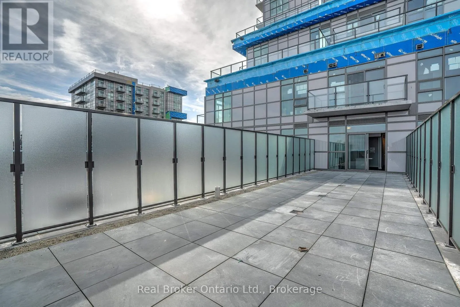 516 - 470 DUNDAS STREET E #516