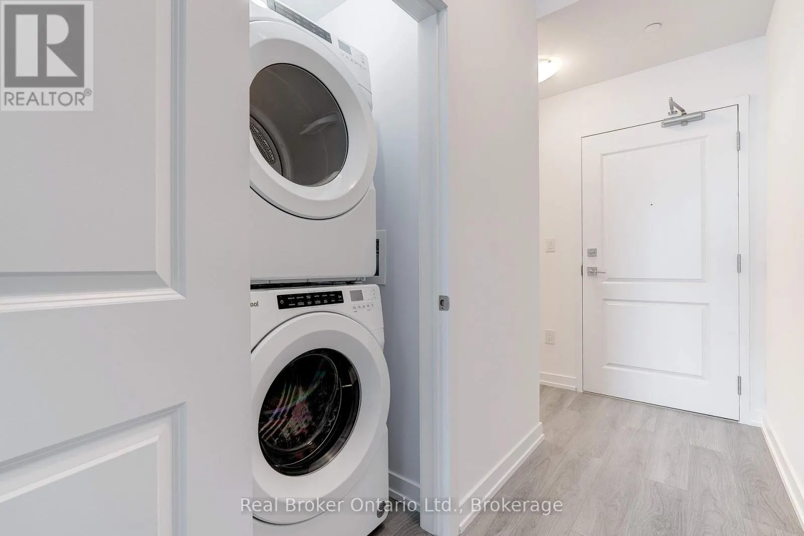 516 - 470 DUNDAS STREET E #516