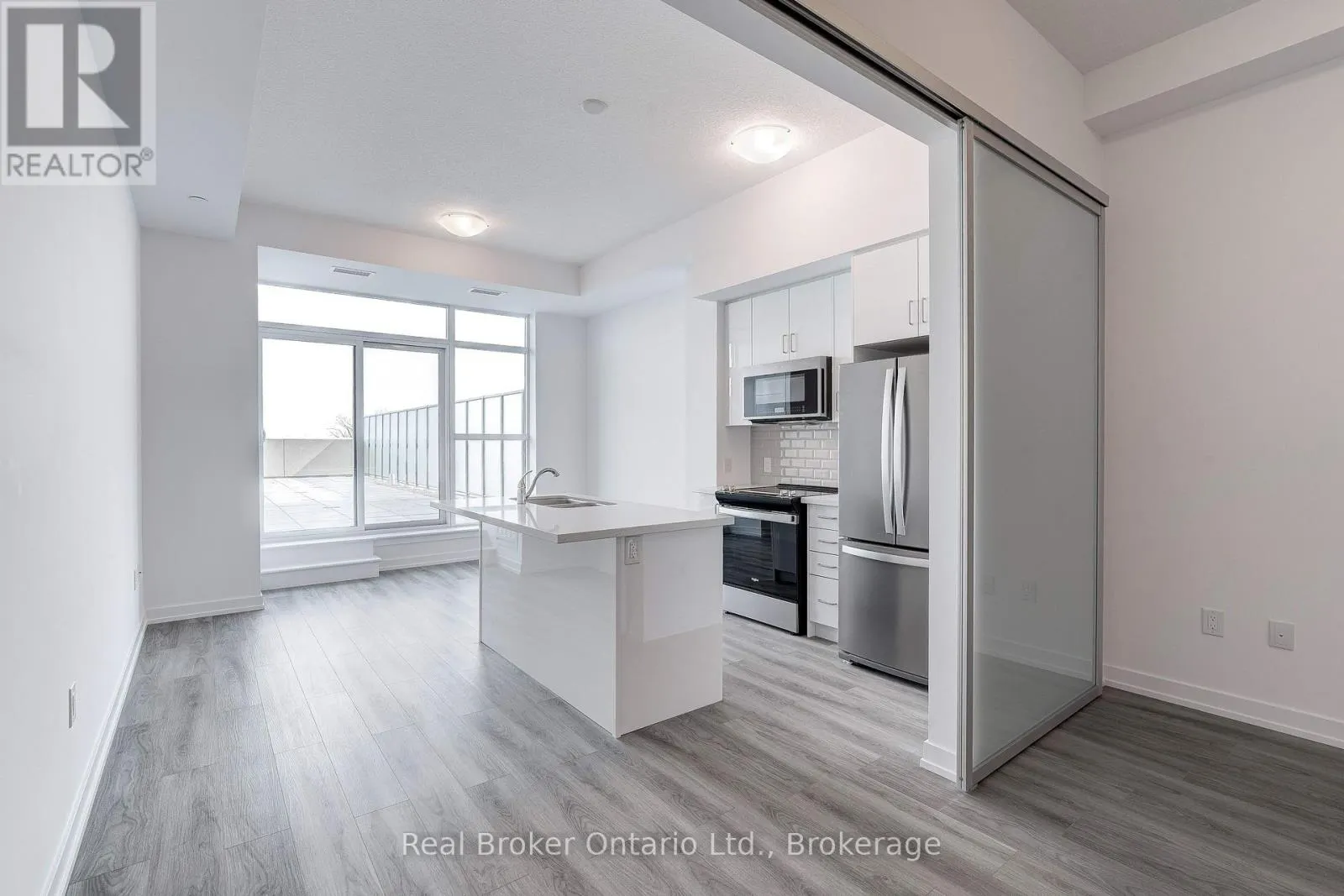 516 - 470 DUNDAS STREET E #516