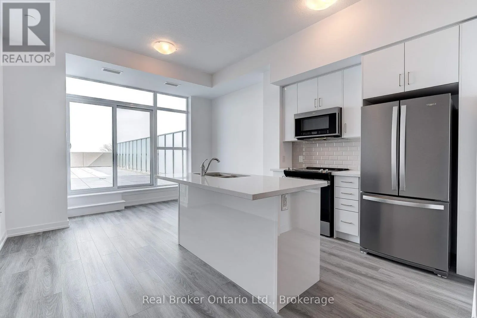 516 - 470 DUNDAS STREET E #516