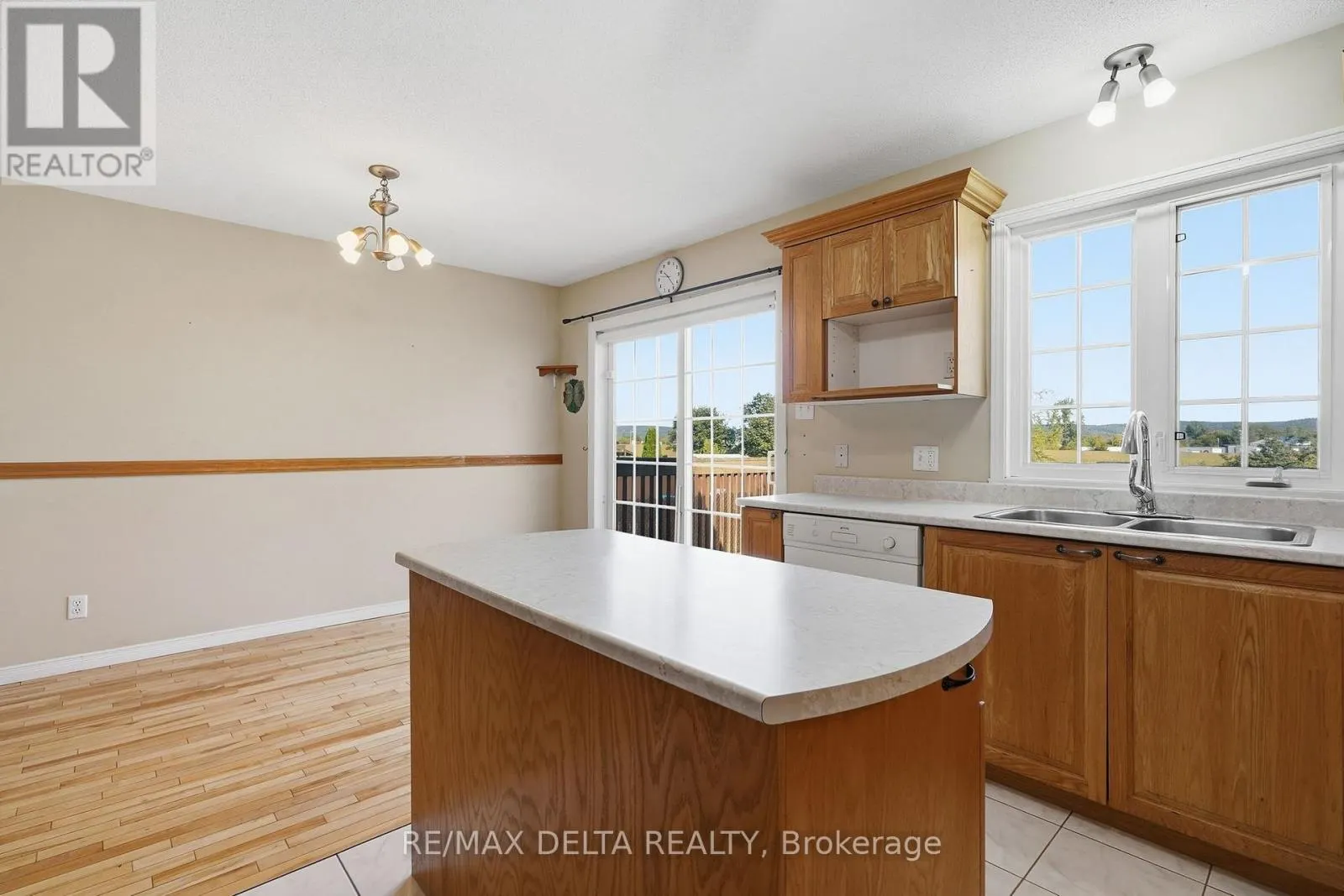 851 NELSON STREET W