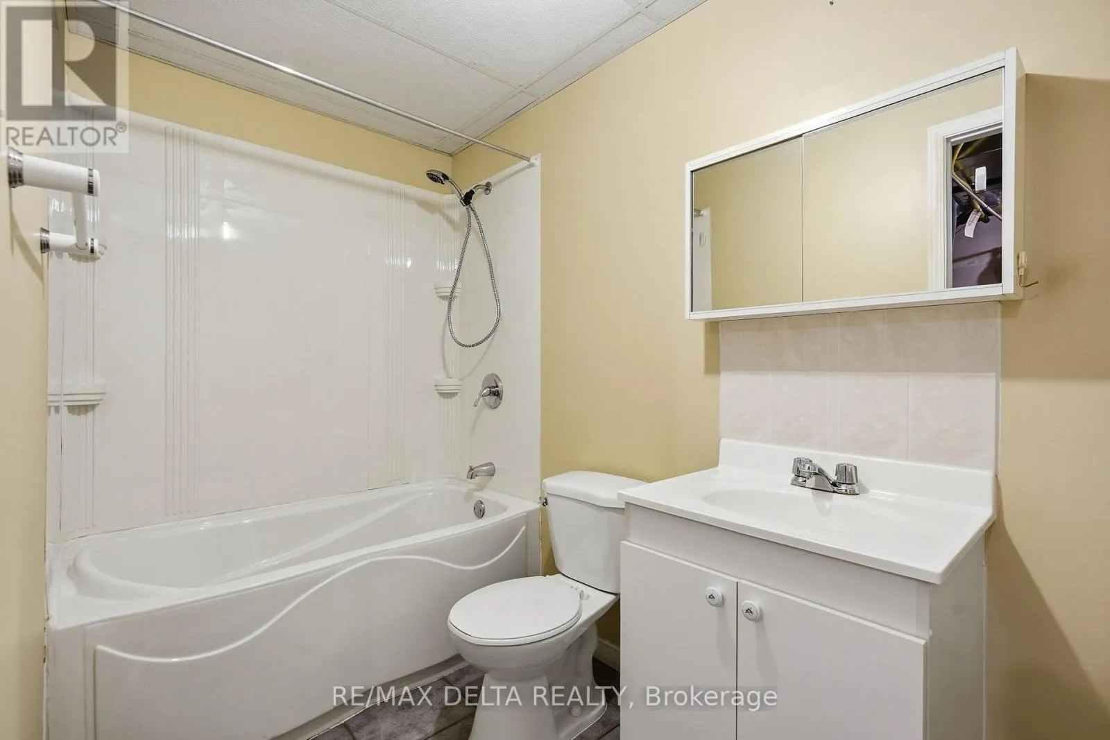 851 NELSON STREET W