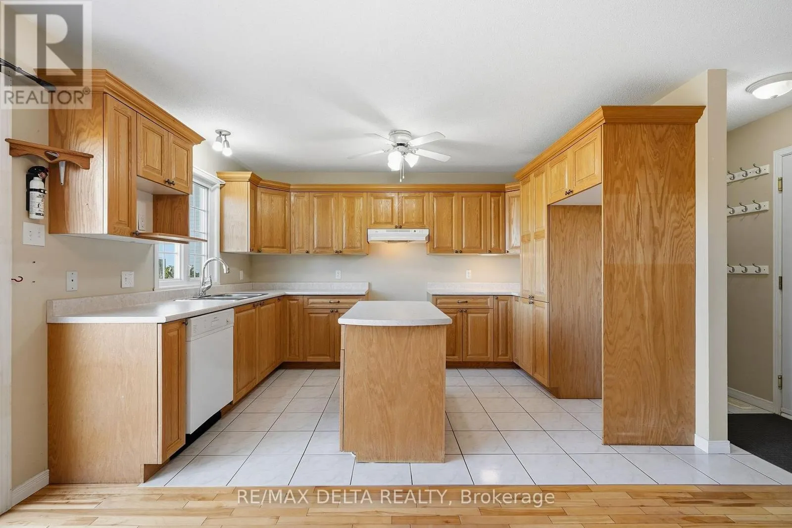 851 NELSON STREET W