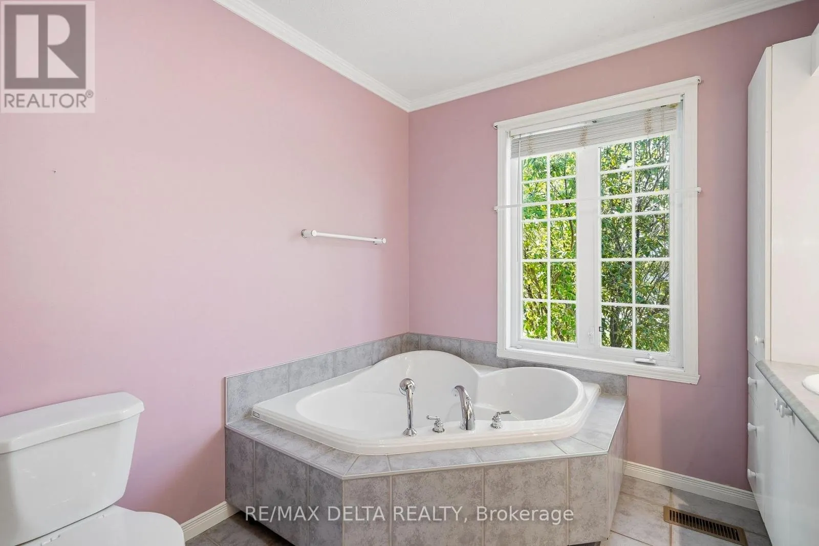 851 NELSON STREET W