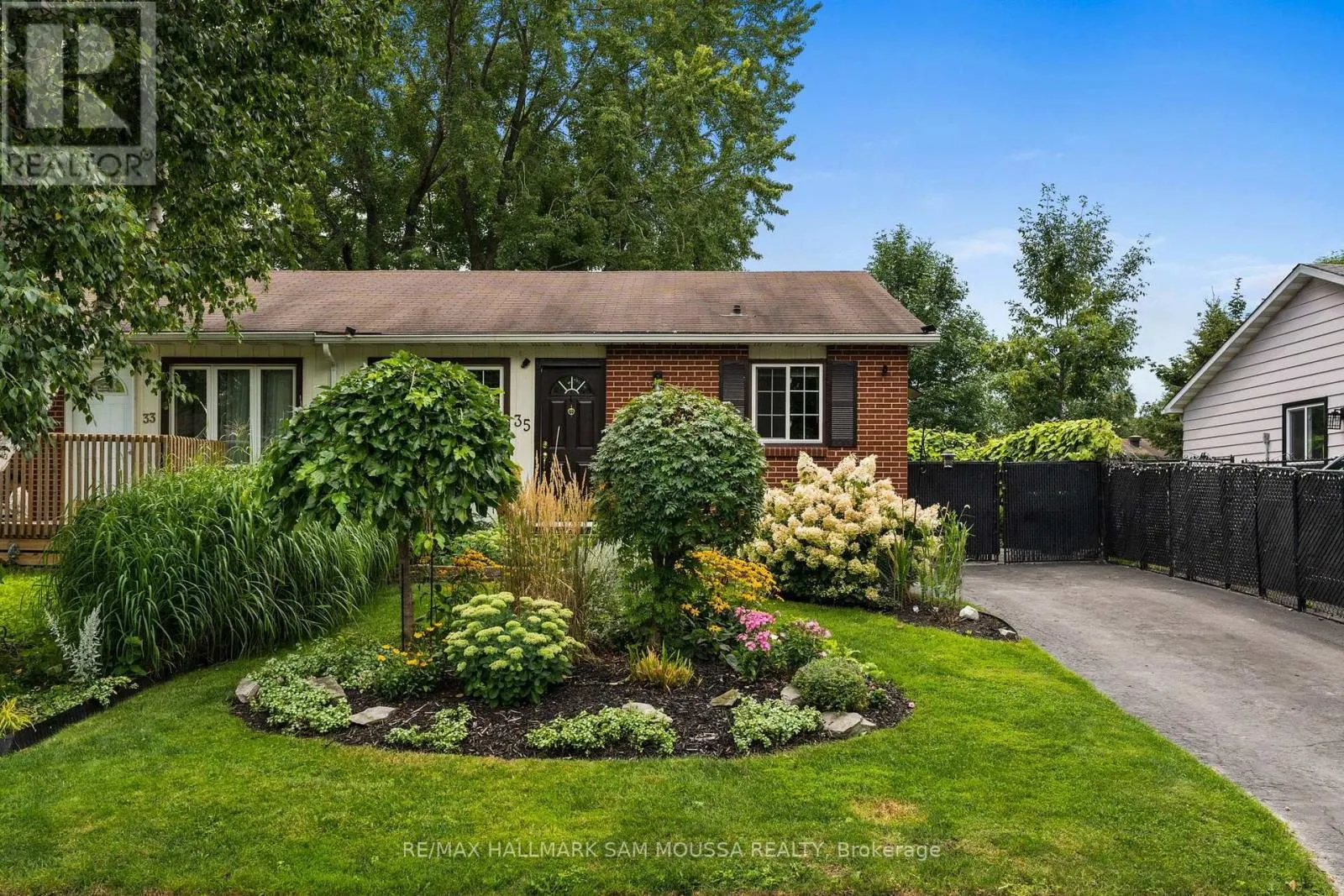 35 BALLANTRAE WAY