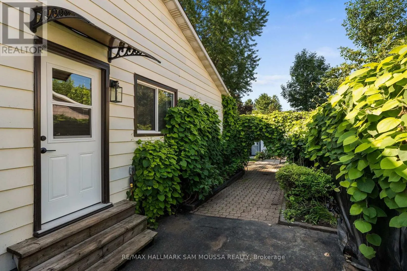 35 BALLANTRAE WAY