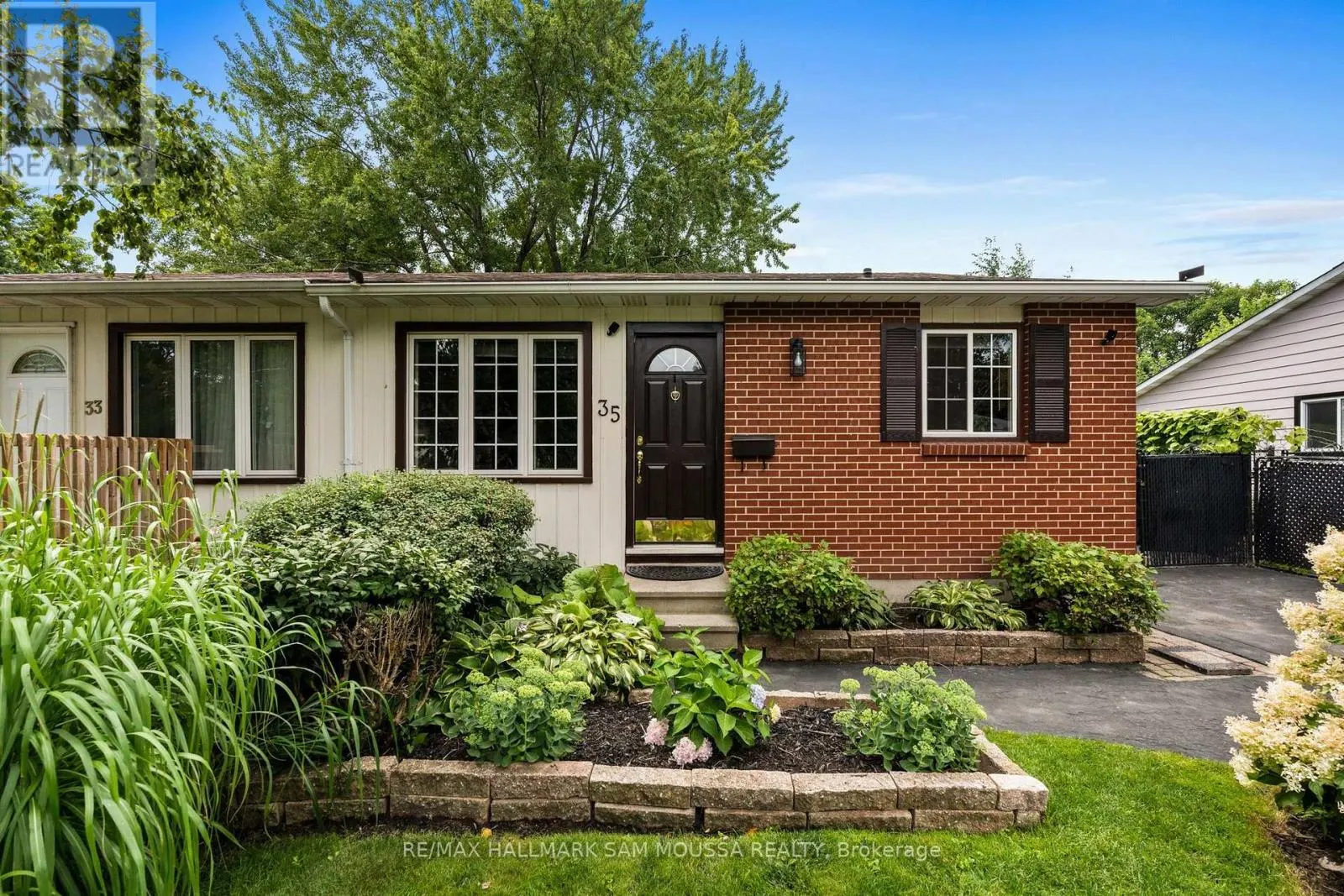 35 BALLANTRAE WAY