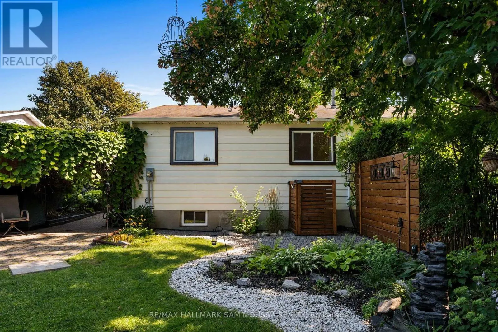 35 BALLANTRAE WAY